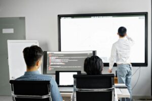 Session de formation en entreprise pour renforcer la prévention des risques professionnels à partir du DUERP