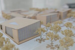 Maquette architecturale représentant un projet en cours de conception, illustrant l’intégration de l’ergonomie pour prévenir les risques professionnels